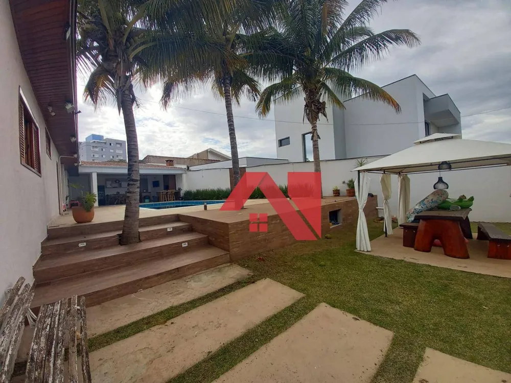 Casa, 4 quartos, 380 m² - Foto 1