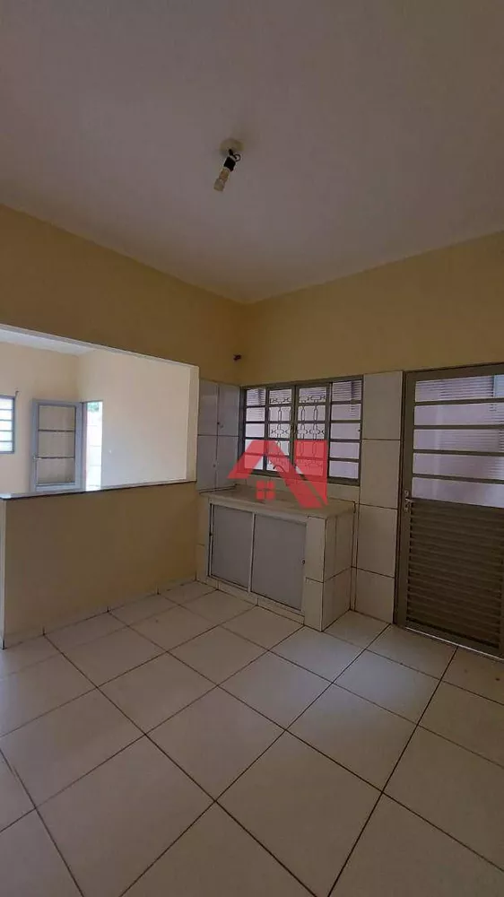 Casa à venda com 2 quartos, 48m² - Foto 1