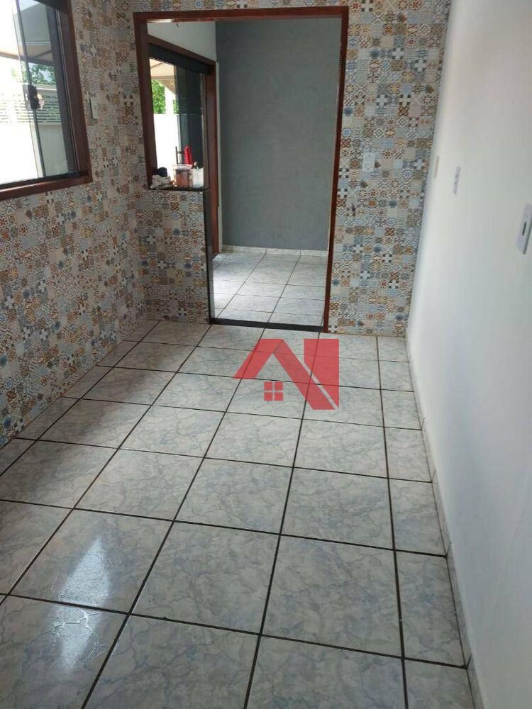 Casa à venda com 2 quartos, 70m² - Foto 4