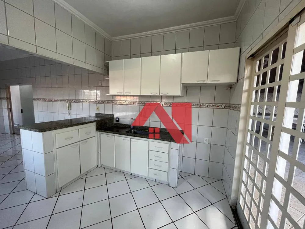 Casa, 3 quartos, 198 m² - Foto 2