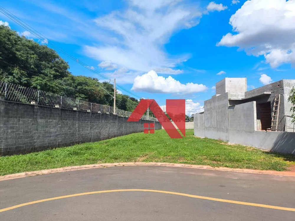 Loteamento e Condomínio, 300 m² - Foto 1