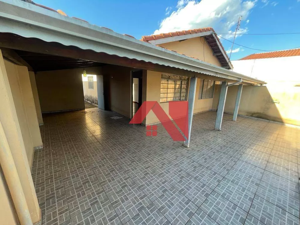 Casa à venda com 3 quartos, 125m² - Foto 1