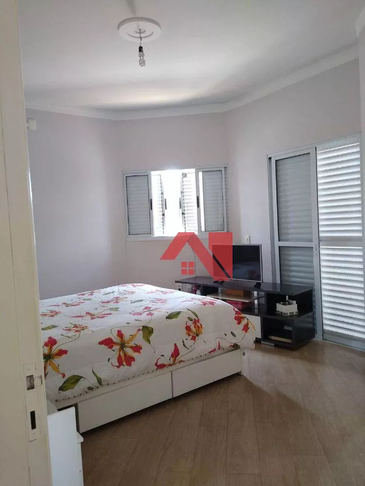 Casa à venda com 4 quartos, 237m² - Foto 3