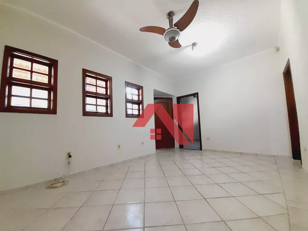 Casa para alugar com 3 quartos, 164m² - Foto 2