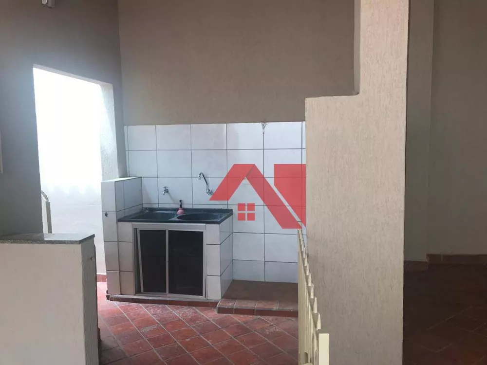 Casa à venda com 3 quartos, 170m² - Foto 1