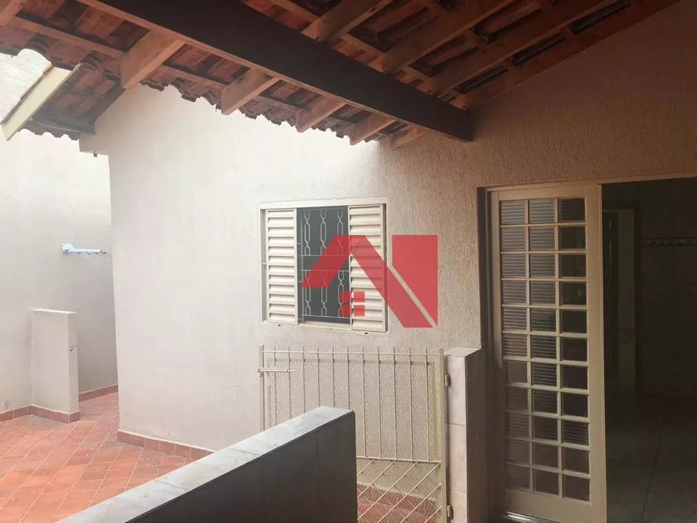 Casa à venda com 3 quartos, 170m² - Foto 2