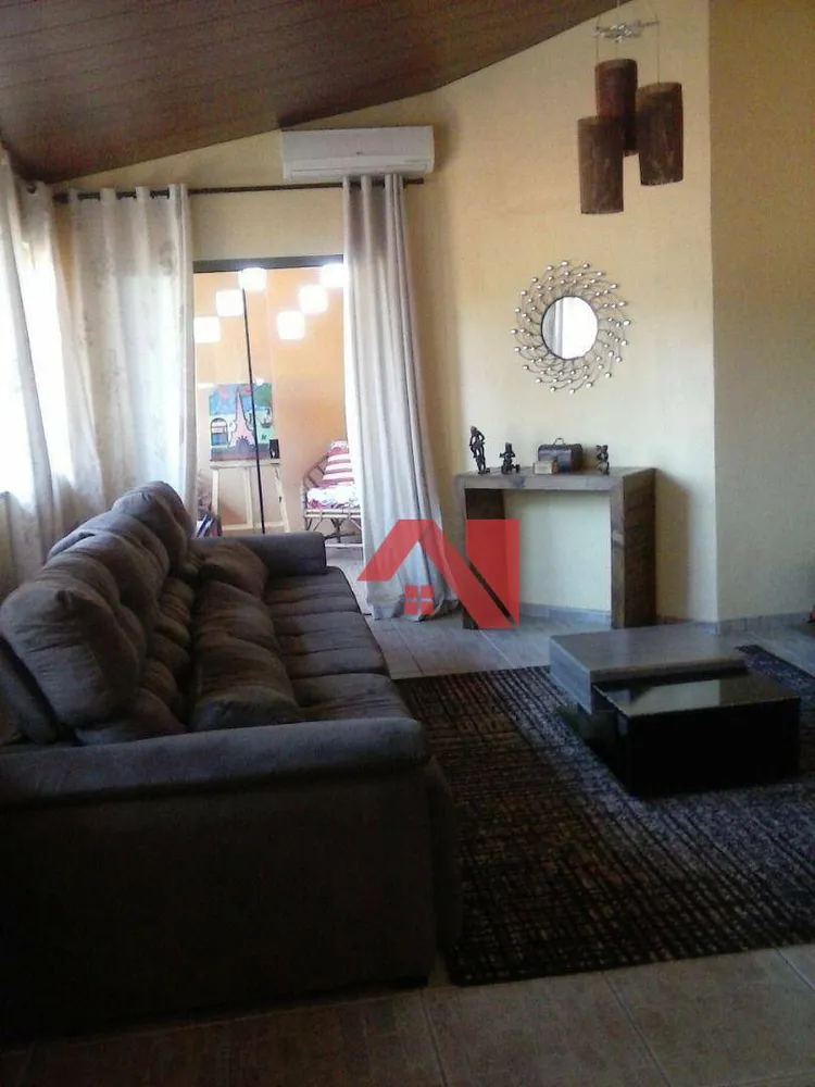 Casa, 3 quartos, 200 m² - Foto 1
