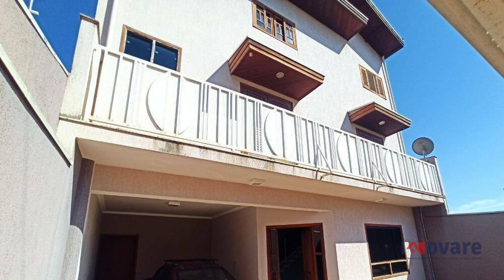 Sobrado, 4 quartos, 240 m² - Foto 1