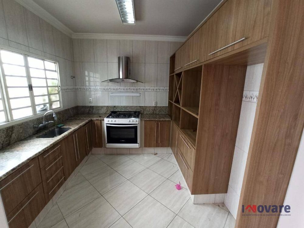 Sobrado, 4 quartos, 240 m² - Foto 2