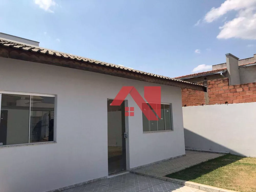 Casa à venda com 3 quartos, 69m² - Foto 1