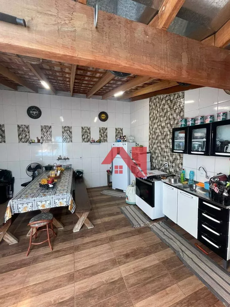 Casa à venda com 2 quartos, 65m² - Foto 1