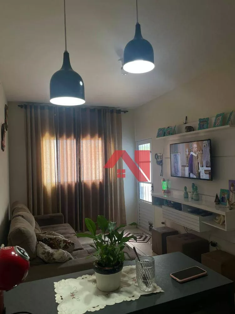 Casa à venda com 2 quartos, 65m² - Foto 3