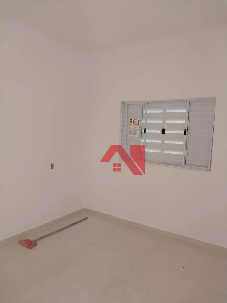 Casa à venda com 2 quartos, 49m² - Foto 2