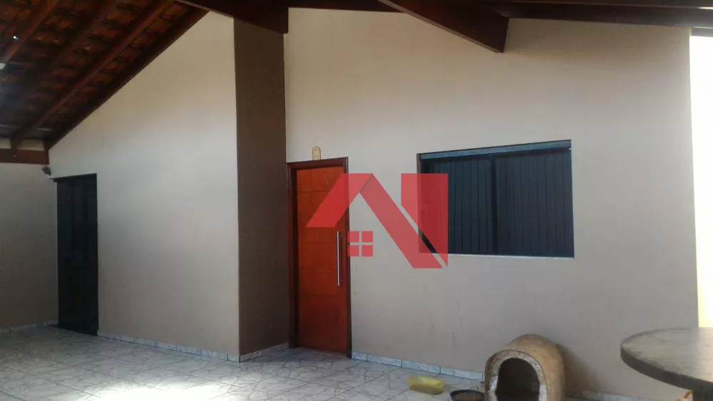 Casa à venda com 3 quartos, 130m² - Foto 1