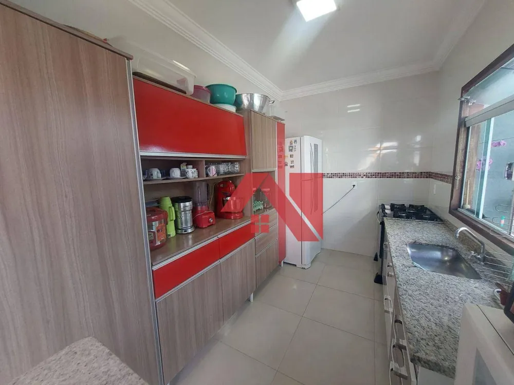 Casa, 3 quartos, 211 m² - Foto 2