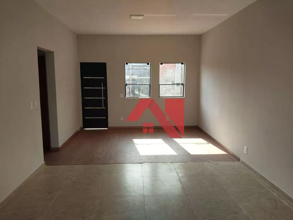 Casa à venda com 2 quartos, 69m² - Foto 1