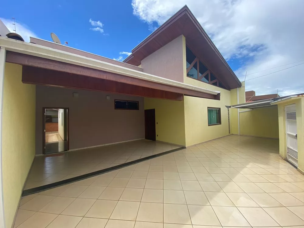 Casa à venda com 3 quartos, 200m² - Foto 1