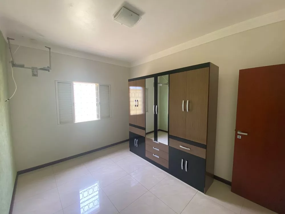 Casa à venda com 3 quartos, 200m² - Foto 2