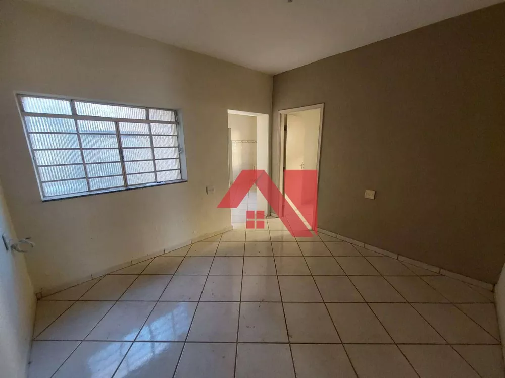 Casa para alugar com 3 quartos, 60m² - Foto 1