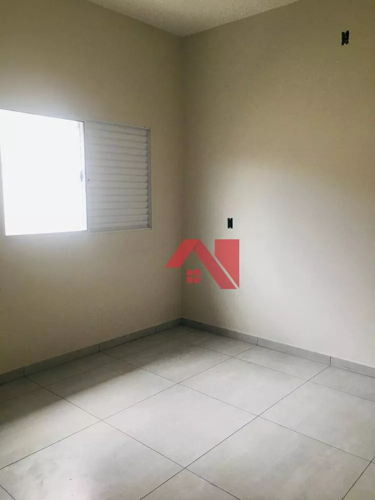 Casa à venda com 2 quartos, 66m² - Foto 4