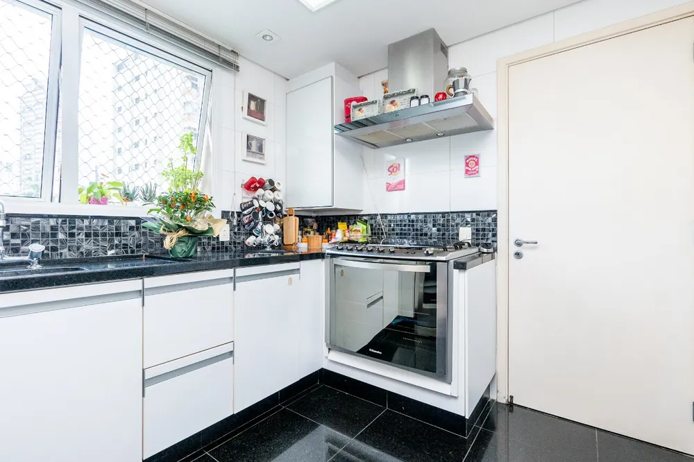 Apartamento, 4 quartos, 215 m² - Foto 2