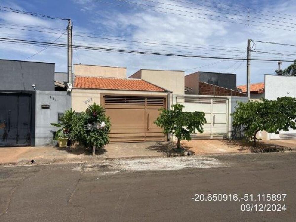 Casa à venda com 2 quartos, 125m² - Foto 1