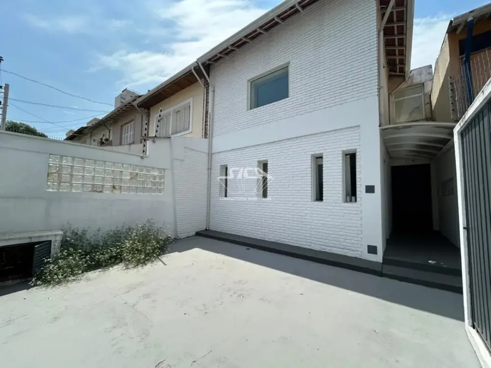 Sobrado, 8 quartos, 200 m² - Foto 1