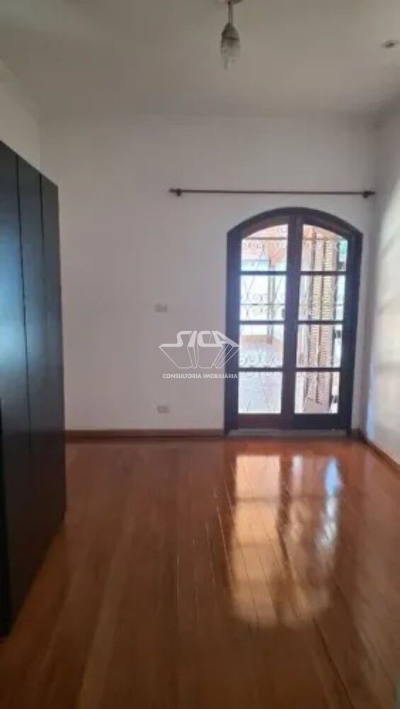 Sobrado para alugar com 3 quartos, 200m² - Foto 2