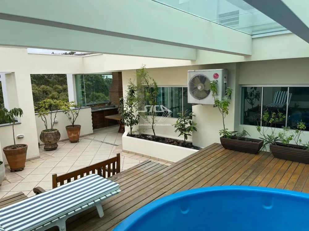 Cobertura, 3 quartos, 242 m² - Foto 2