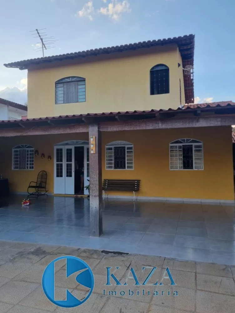 Casa à venda com 4 quartos, 270m² - Foto 1