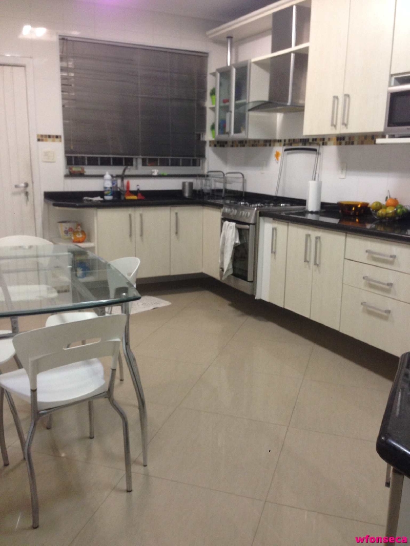 Sobrado à venda com 3 quartos, 220m² - Foto 1