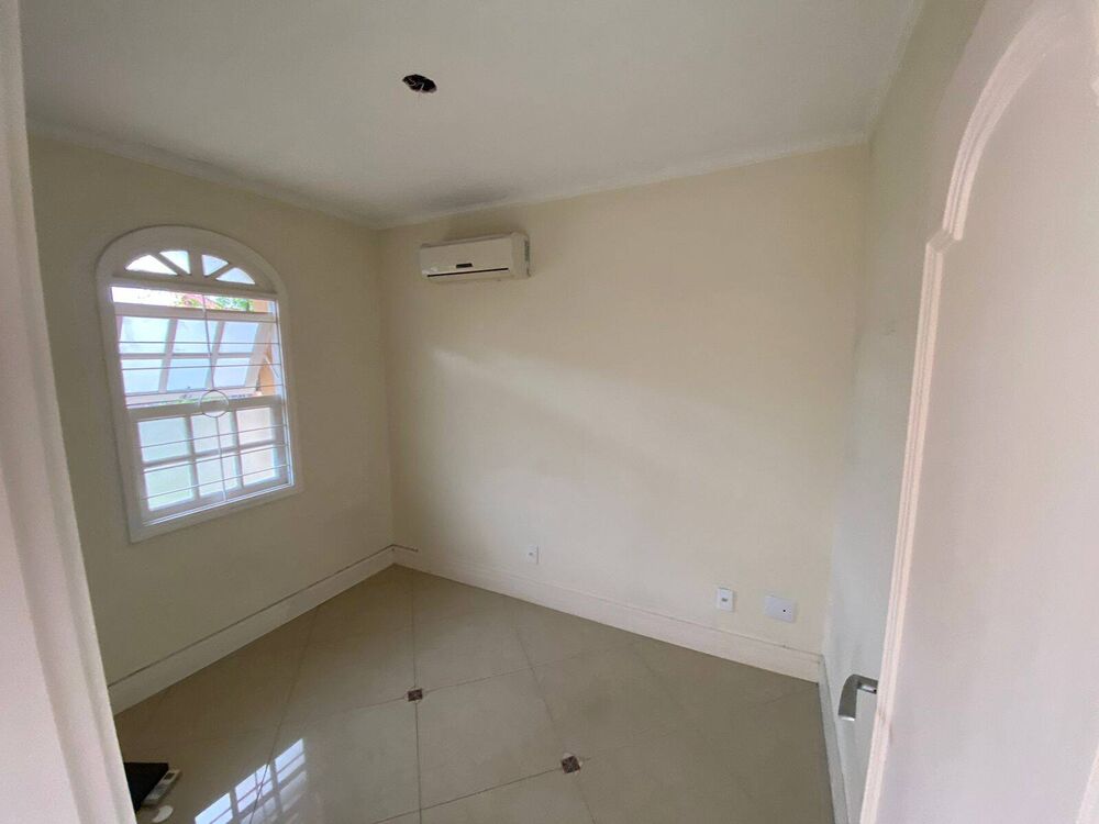 Casa à venda com 4 quartos, 265m² - Foto 2