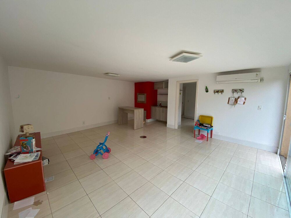 Casa à venda com 4 quartos, 265m² - Foto 1
