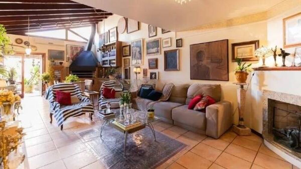Casa à venda com 4 quartos, 233m² - Foto 1