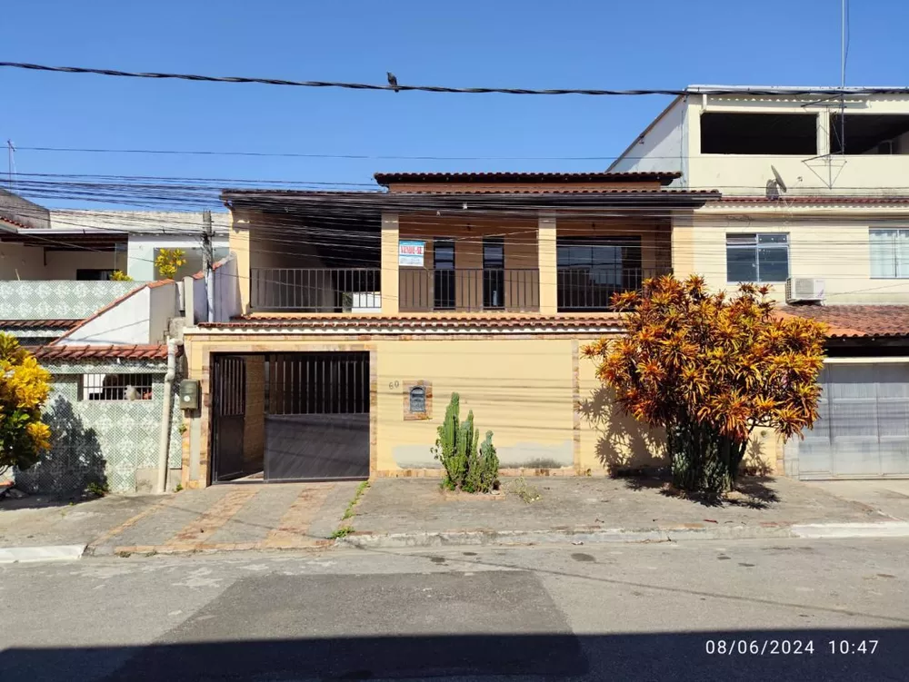 Casa à venda com 3 quartos, 190m² - Foto 2