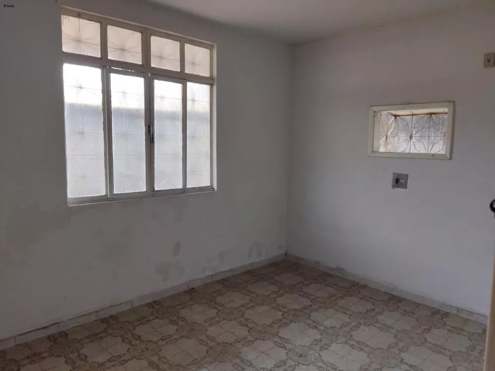 Casa à venda com 6 quartos, 348m² - Foto 4