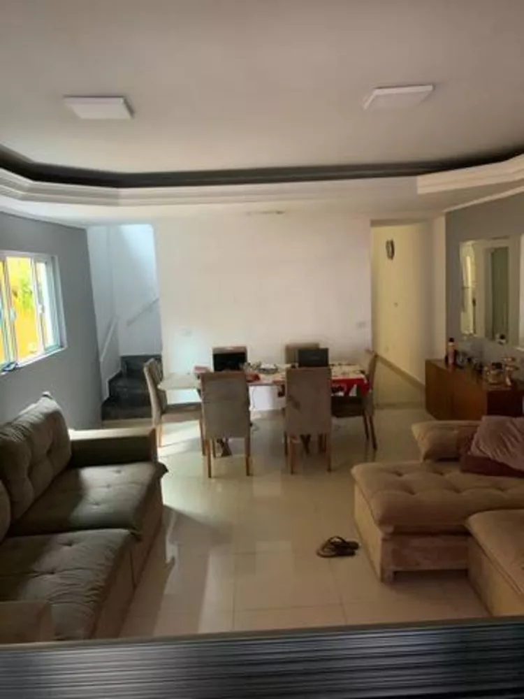 Casa à venda com 4 quartos, 311m² - Foto 1