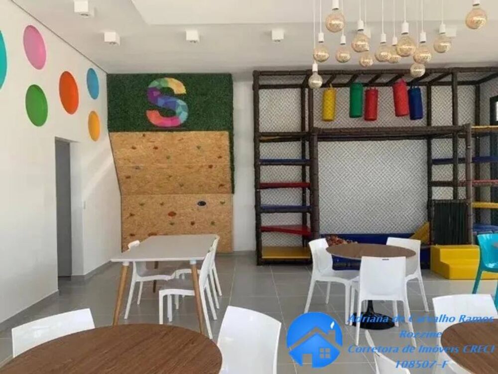 Casa à venda com 2 quartos, 70m² - Foto 4