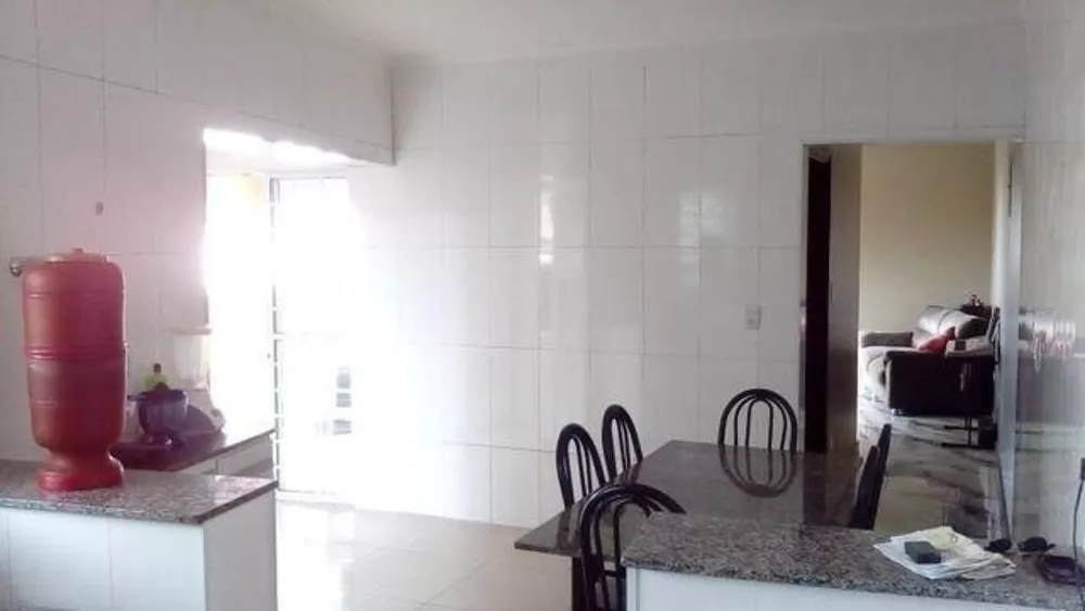 Casa à venda com 3 quartos, 168m² - Foto 2