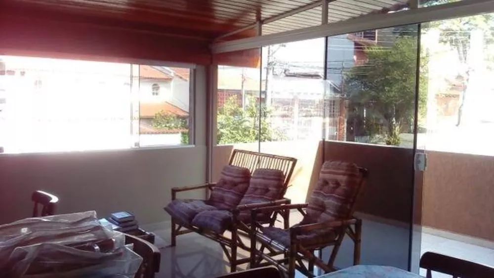 Casa à venda com 3 quartos, 168m² - Foto 1