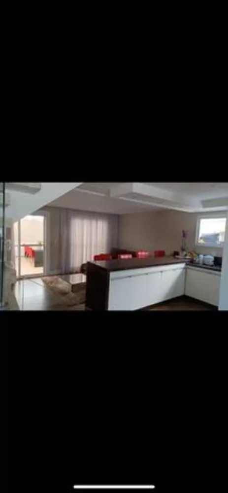 Casa à venda com 3 quartos, 97m² - Foto 1