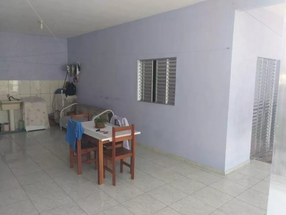 Casa à venda com 2 quartos, 250m² - Foto 2