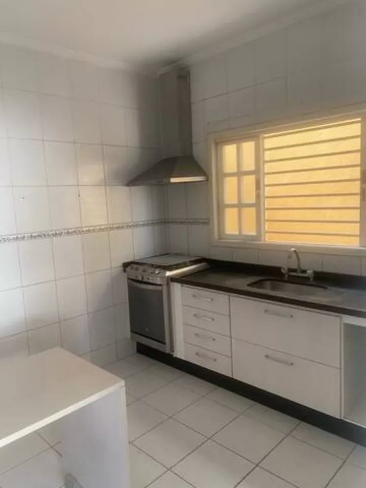 Casa à venda com 3 quartos, 199m² - Foto 1