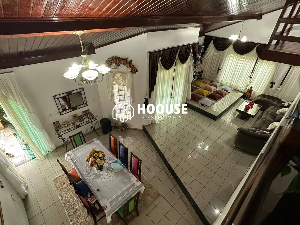 Casa, 5 quartos, 234 m² - Foto 1