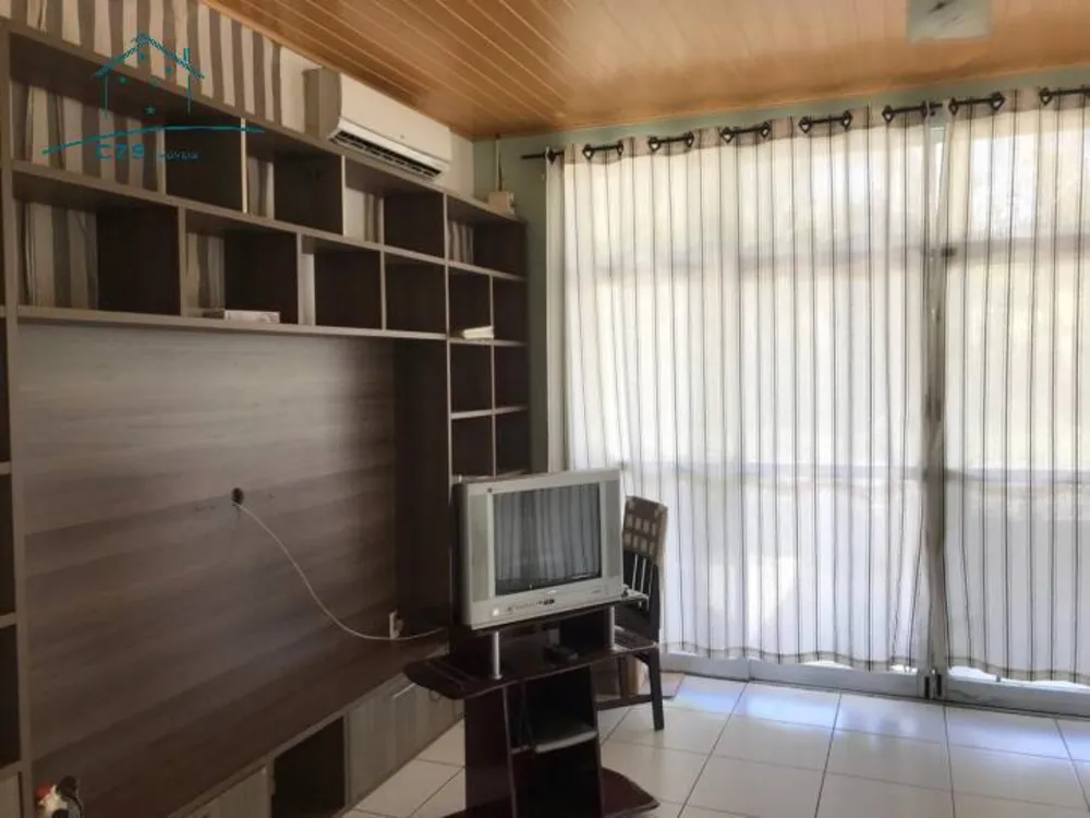 Casa, 3 quartos, 211 m² - Foto 2