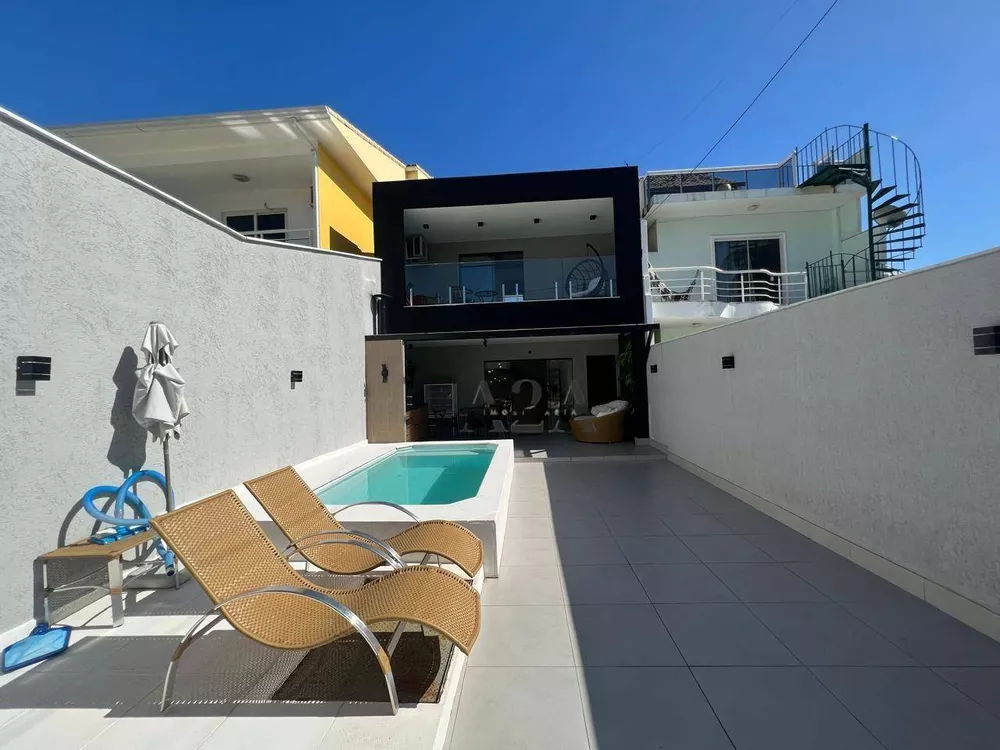 Casa, 4 quartos, 195 m² - Foto 1