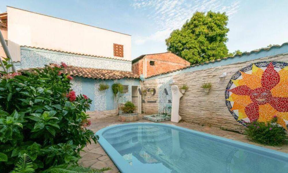 Casa à venda com 3 quartos, 310m² - Foto 1