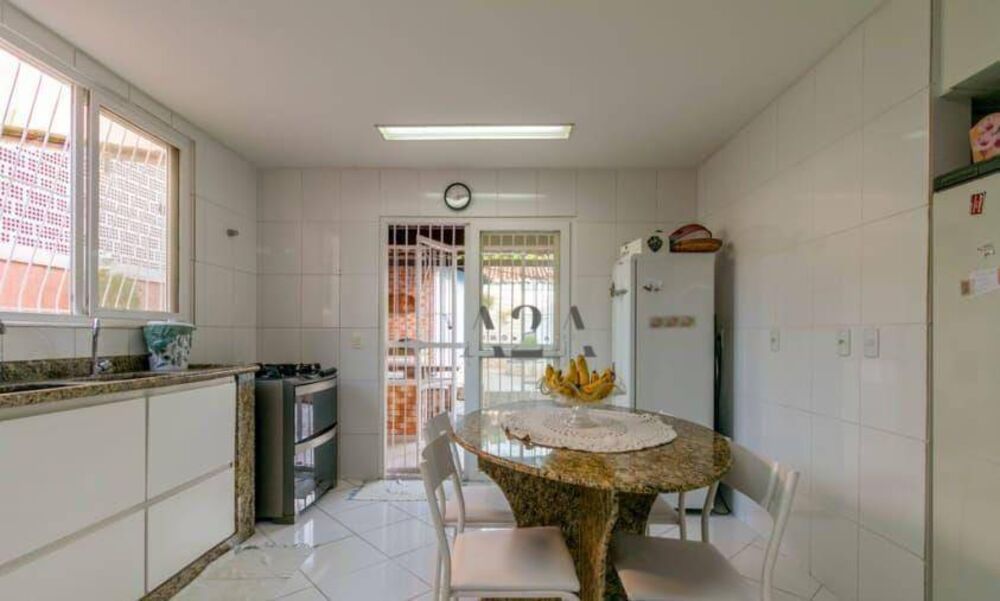 Casa à venda com 3 quartos, 310m² - Foto 13
