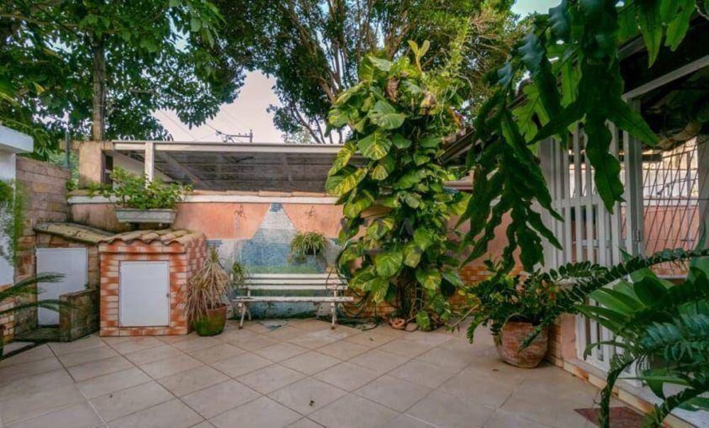 Casa à venda com 3 quartos, 310m² - Foto 2