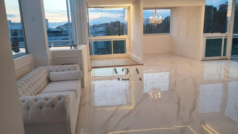 Cobertura, 3 quartos, 240 m² - Foto 2